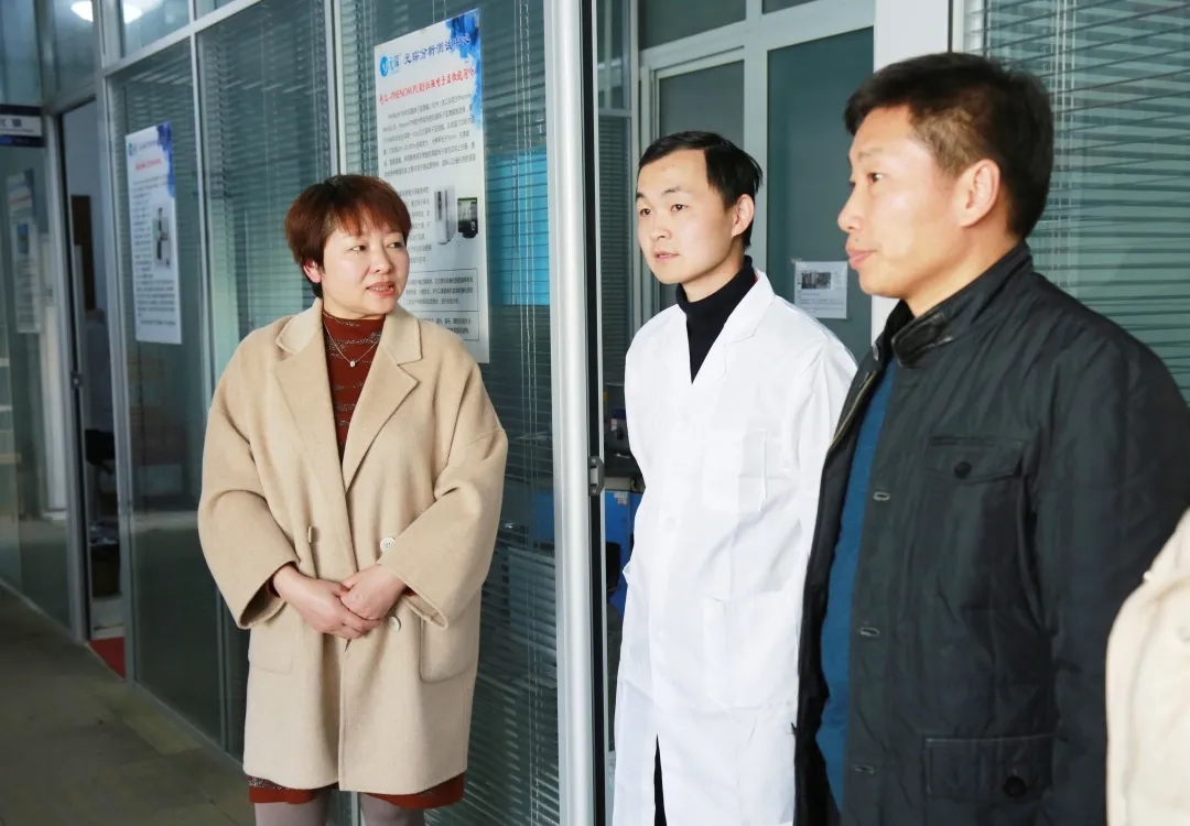 新站高新區(qū)總工會為元琛科技周冠辰藍(lán)領(lǐng)創(chuàng)新工作室授牌